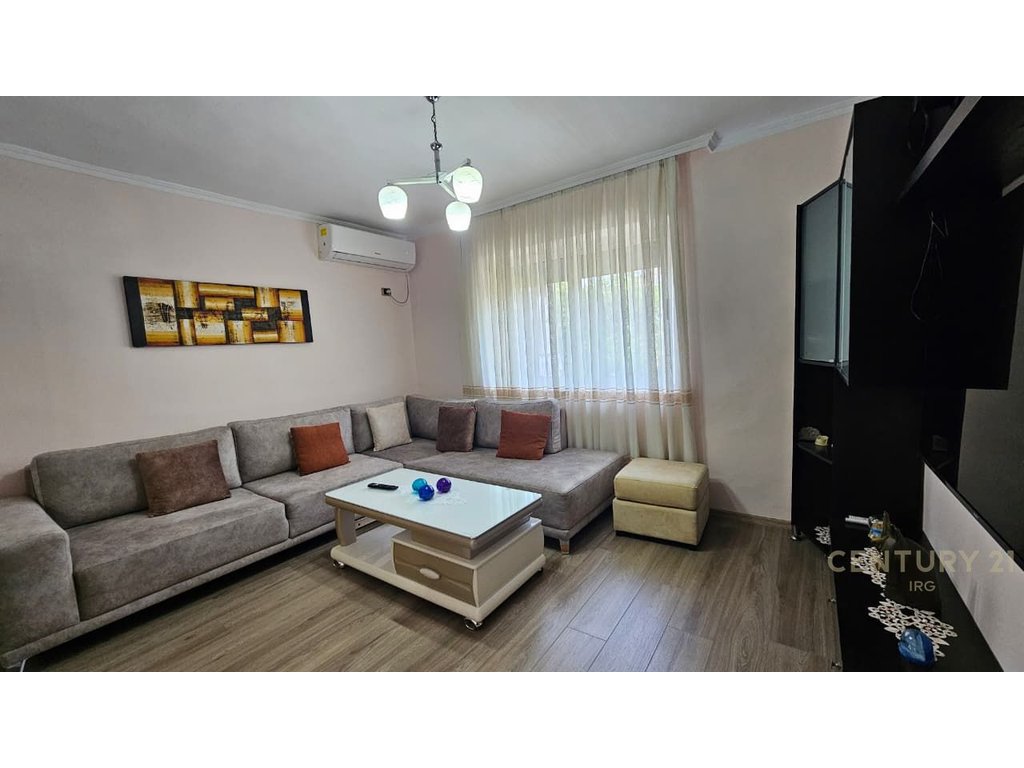 APARTAMENT 2+1 NË SHITJE TEK FUSHA E SPORTIT, ALI DEMI