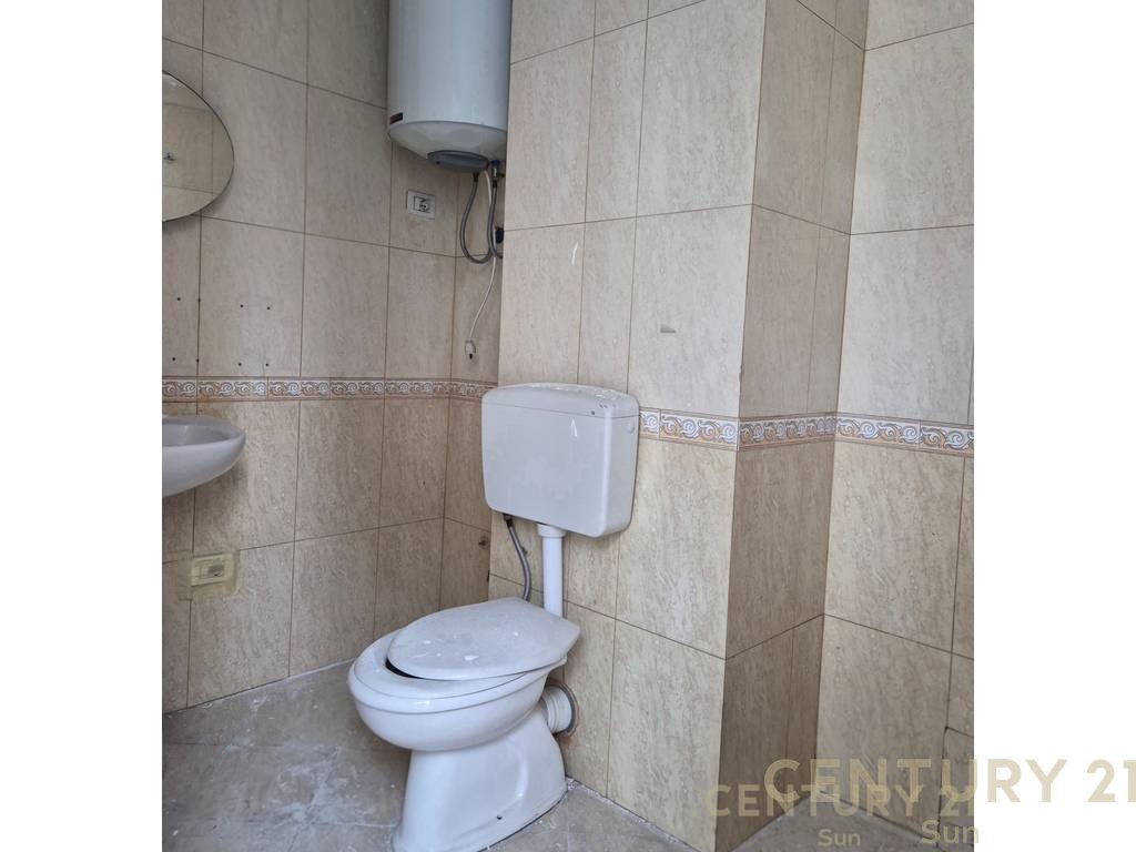 Jepet me qira njësi komerciale në një nga zonat më të kërkuara të Tiranës – Rruga Myslym Shyri!