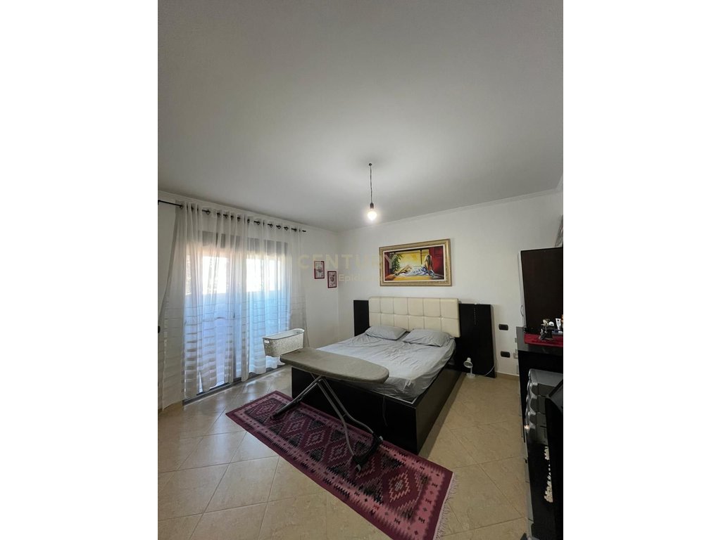 SHITET APARTAMENT 2+1+ VERANDE TE DREJTORIA E POLICISE !