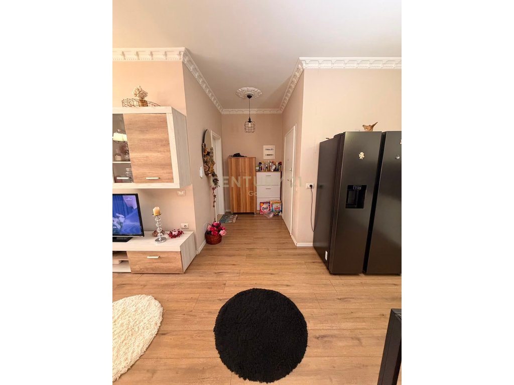 Shitet Apartament 2+1+2 / 2 Ballkone prane Pazarit te Ri