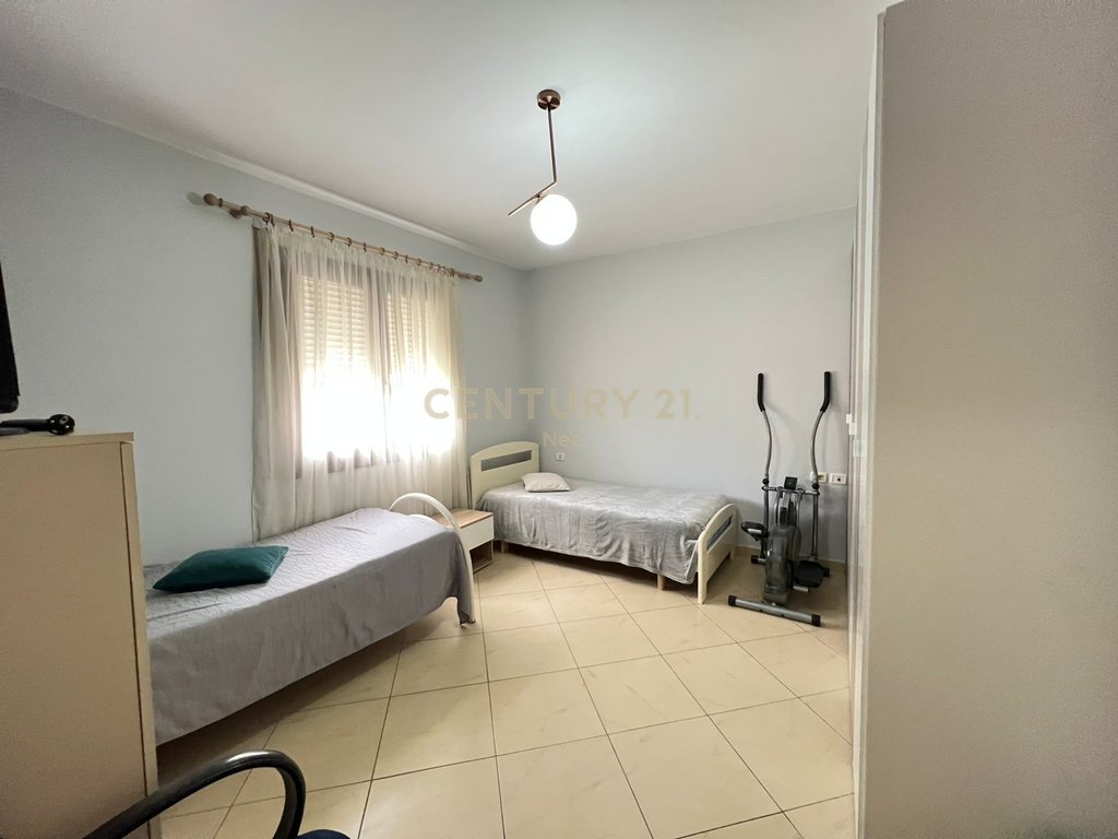 Apartament 2+1+2 plus post parkimi me qira tek Kopshti Botanik!