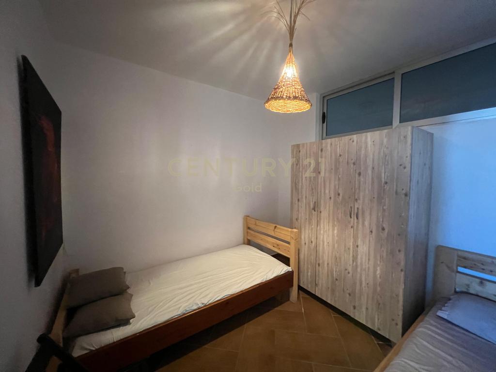 SHESIM APARTAMENT 2+1+2 ME POST PARKIMI NE QENDER TE SARANDES!