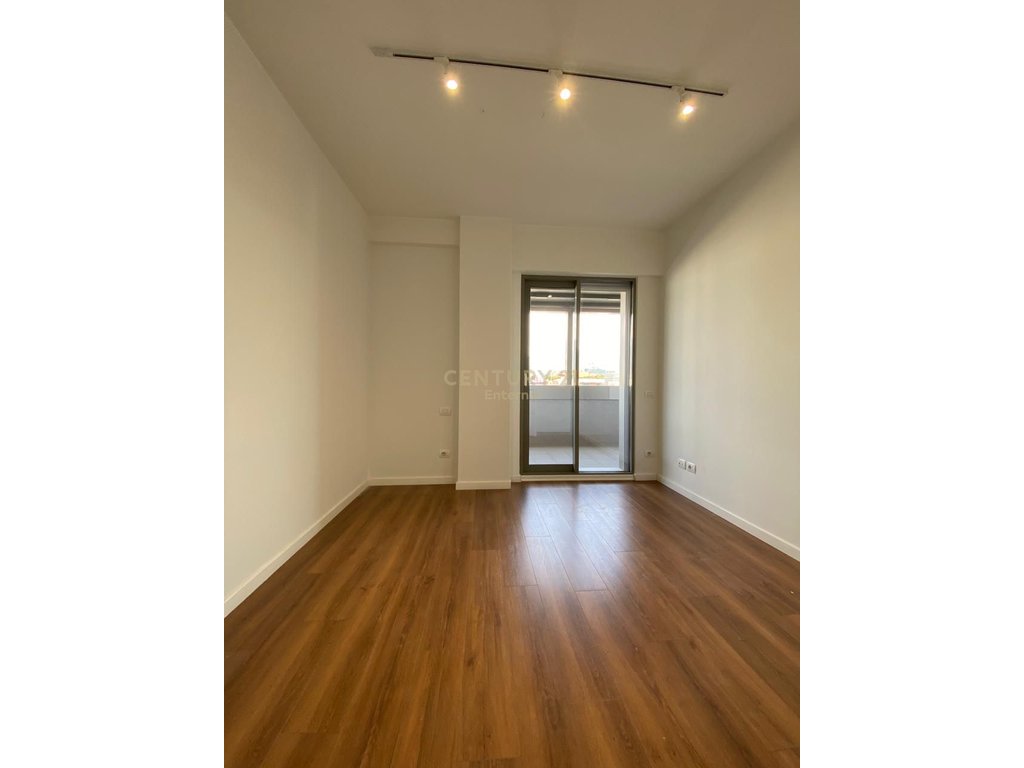Jepet me Qira Apartament per Zyra 2+1 tek Ish Garda