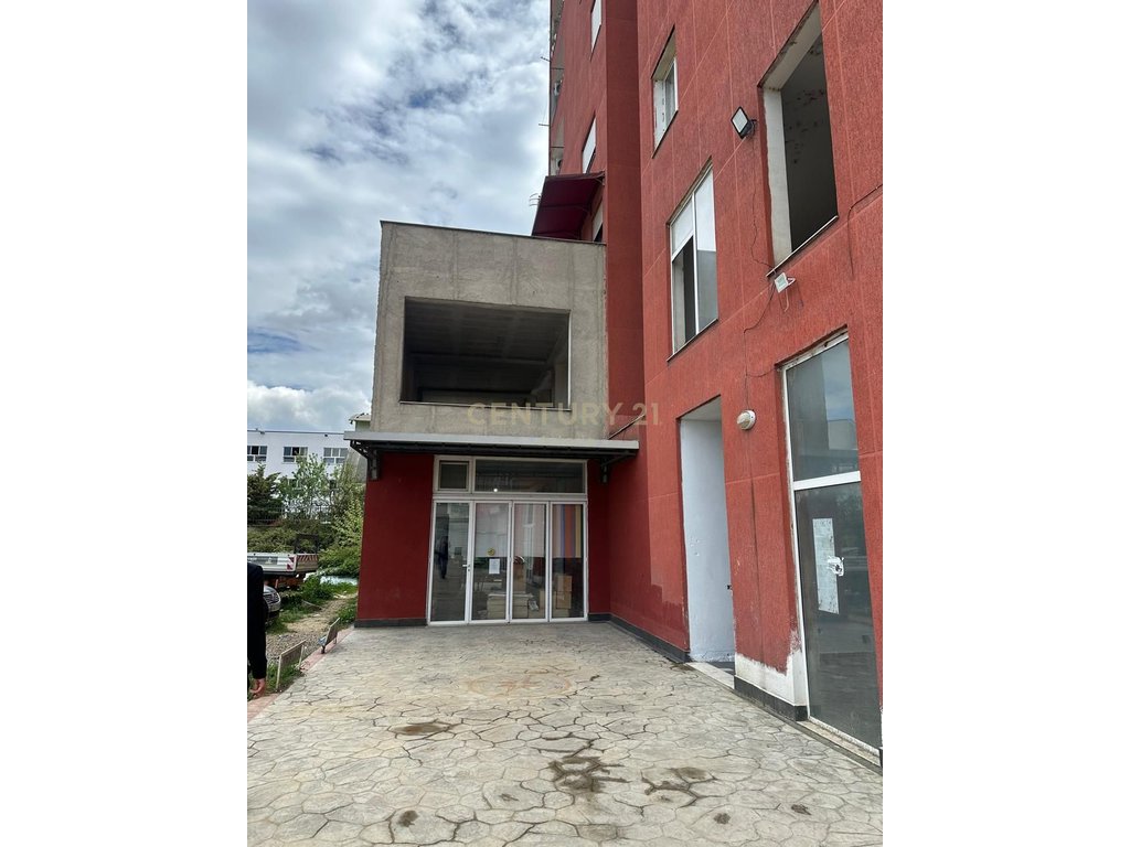 Shitet njësi komerciale në Yzberish – 339 m², Kati 1