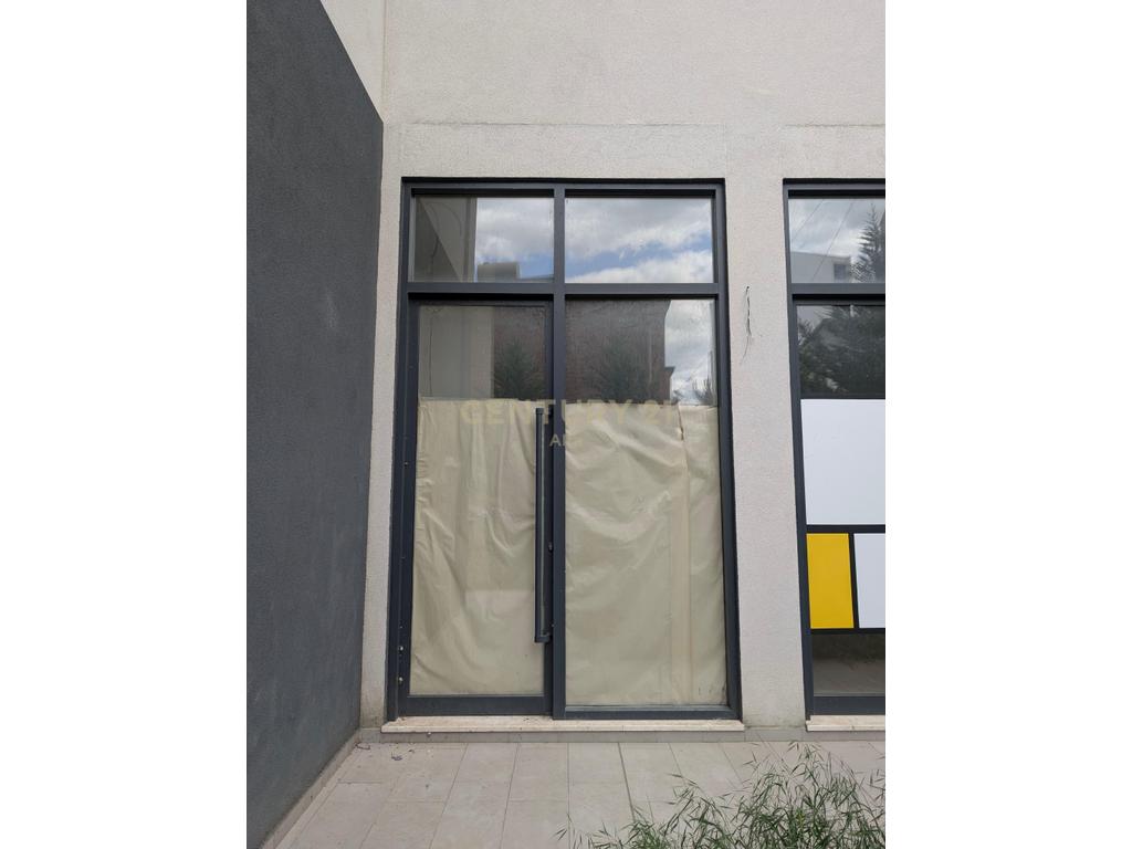 Shitet Njesi Komerciale ne Rr.Mihal Grameno  - 55,000.00€ | 20m²