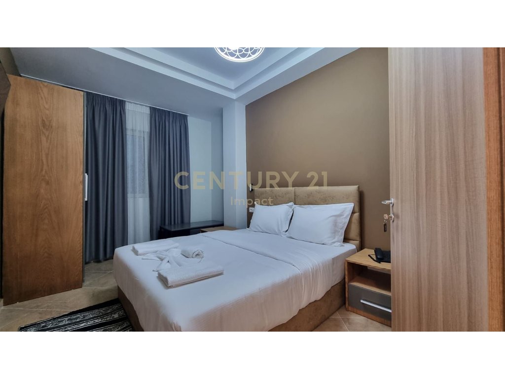 JEPET ME QIRA hotel me 15 dhoma në Kombinat,  5.000€!