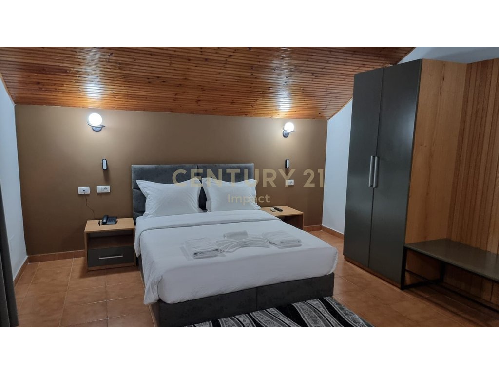 JEPET ME QIRA hotel me 15 dhoma në Kombinat,  5.000€!
