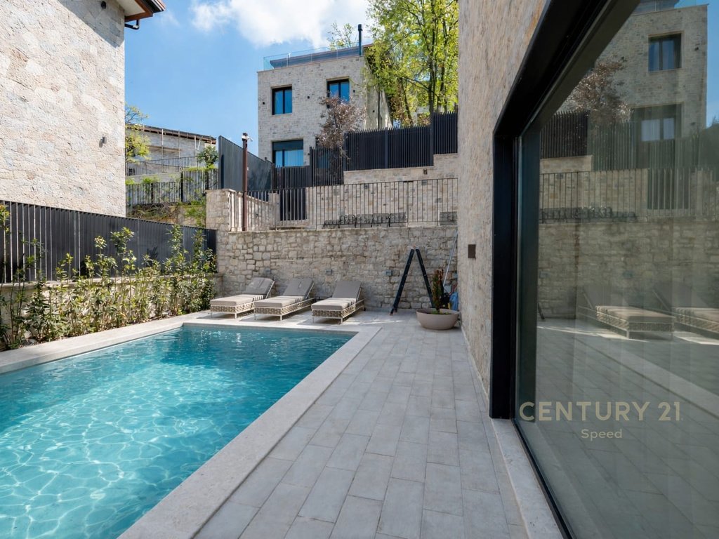 Shesim vile individuale me pishine tek Secret Garden Residence