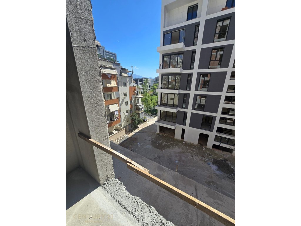 Apartament 2+1+2 Për Shitje në Kopshti Botanik Zoologjik, Tiranë