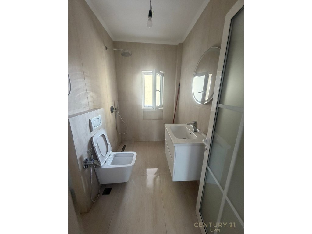 APARTAMENT 1+1 PER SHITJE TEK UET, PORCELAN!