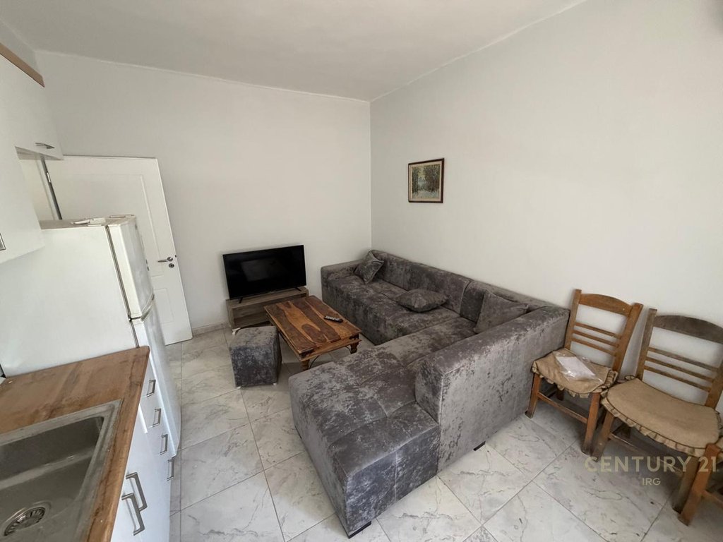 Jepet me qira apartament 2+1 te "Zogu i Zi"