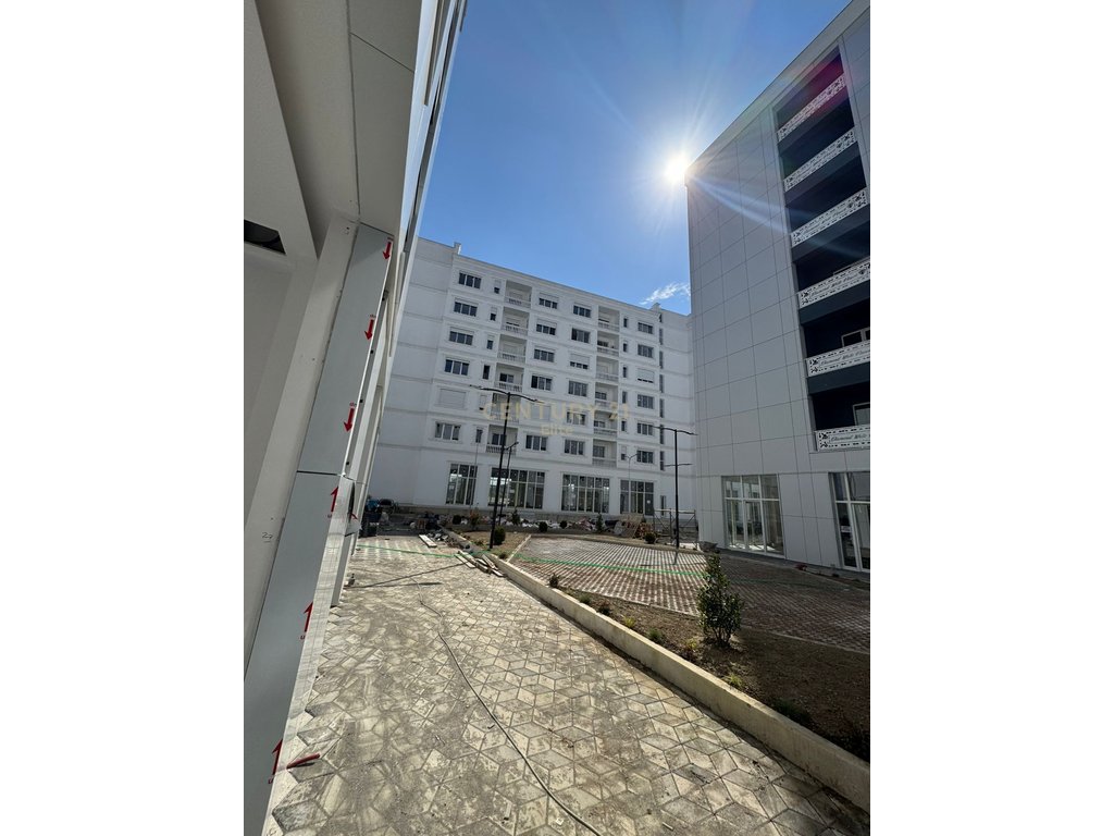 Shitet Apartament 1+1+Verandë në Kompleksin White Power, Kamez Qendër, Tiranë