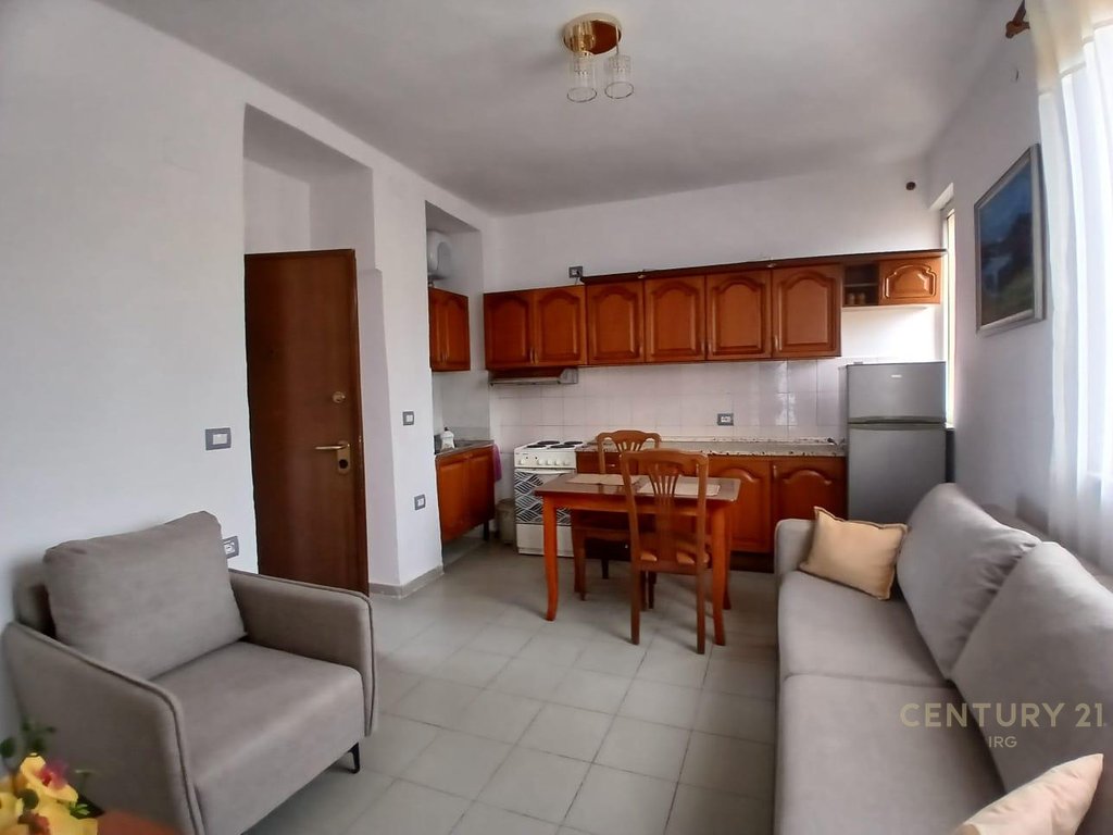 APARTAMENT 2+1 PER QERA TEK RRUGA E DURRESIT