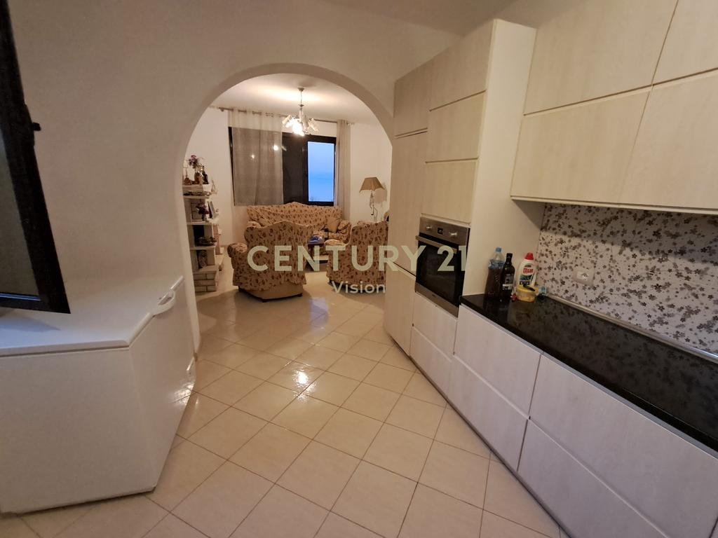 Vilë 4- kateshe + toke  Për Shitje në Shirokë, Shkodër  | 1000 m²