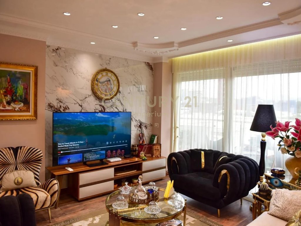Apartament 2+1+2 ballkone + garderobe te vecuar Luxury në Bllok!