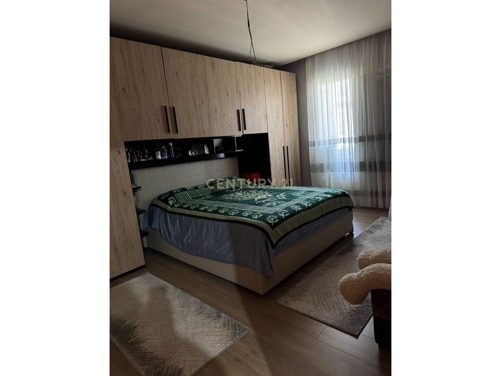 SHITET DUPLEX- RRUGA MUHAMET GJOLLESHA, TEK KRYQEZIMI I 21 DHJETORI, MBRAPA SHKOLLES SABAUDIN GABRANI!