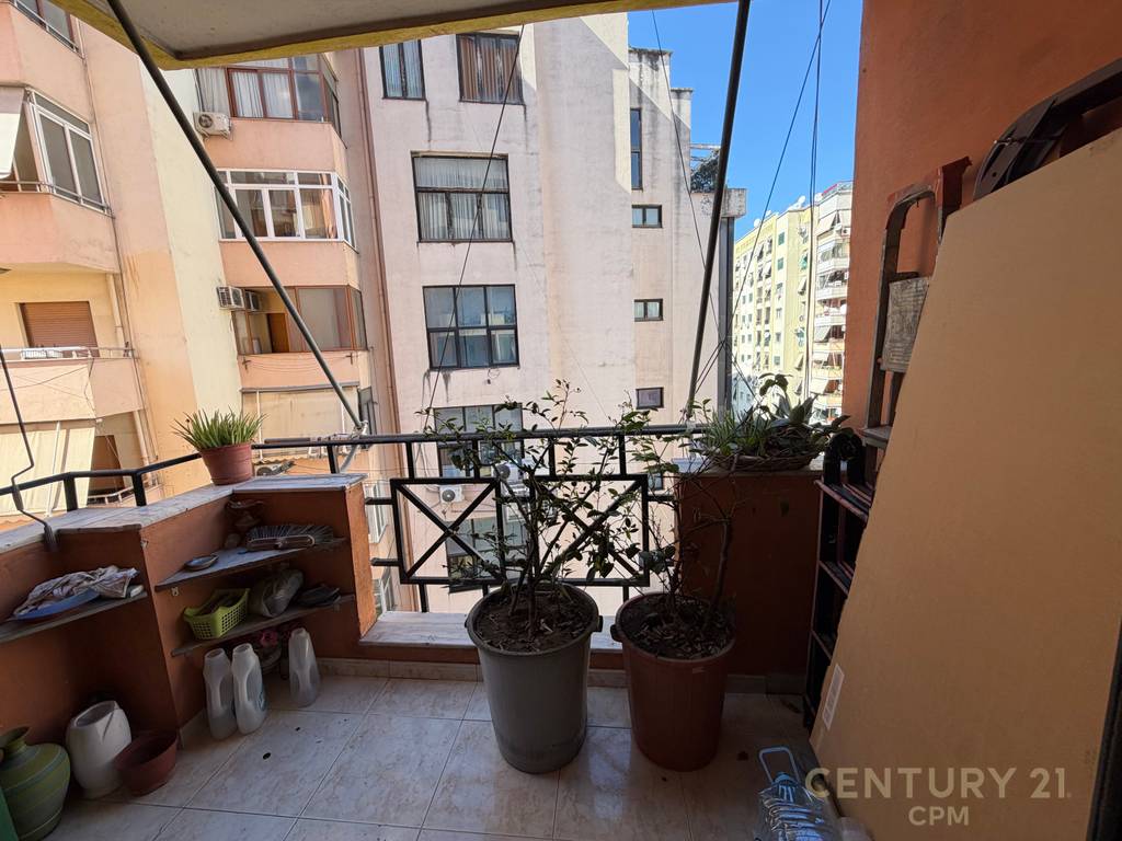 Apartament 3+1 per qira tek Komuna e Parisit!