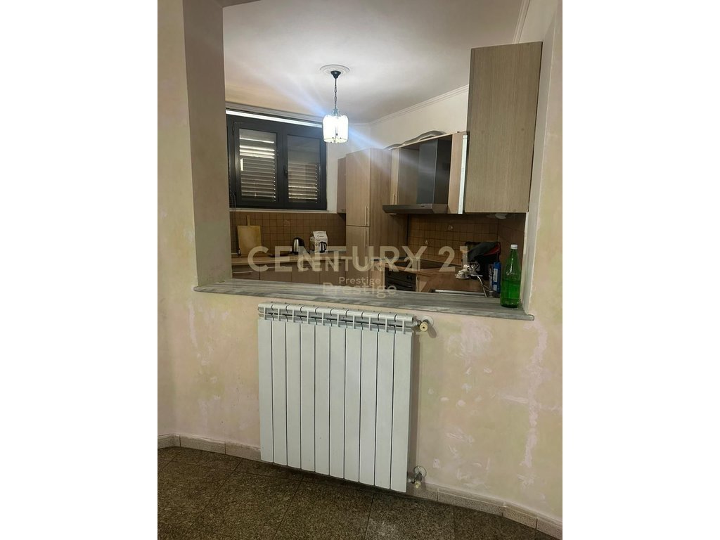 KAT VILE ME QIRA PER ZYRE OSE BANIM, PRANE FAKULTETIT EKONOMIK, TIRANE!