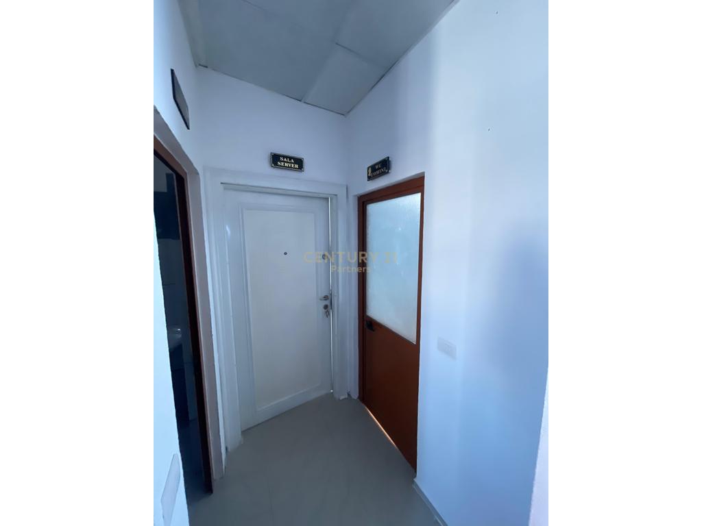 JEPET ME QIRA AMBIENT BIZNESI I PERSHTATSHEM PER CALL CENTER NE DURRES