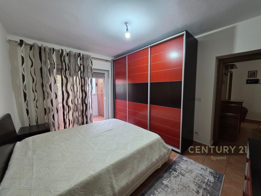 Apartament 2+1 me qira tek Pazari i Ri!