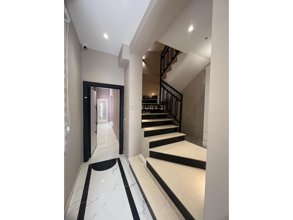 Apartament 2+1 Me Qira në Qendër të Golemit !