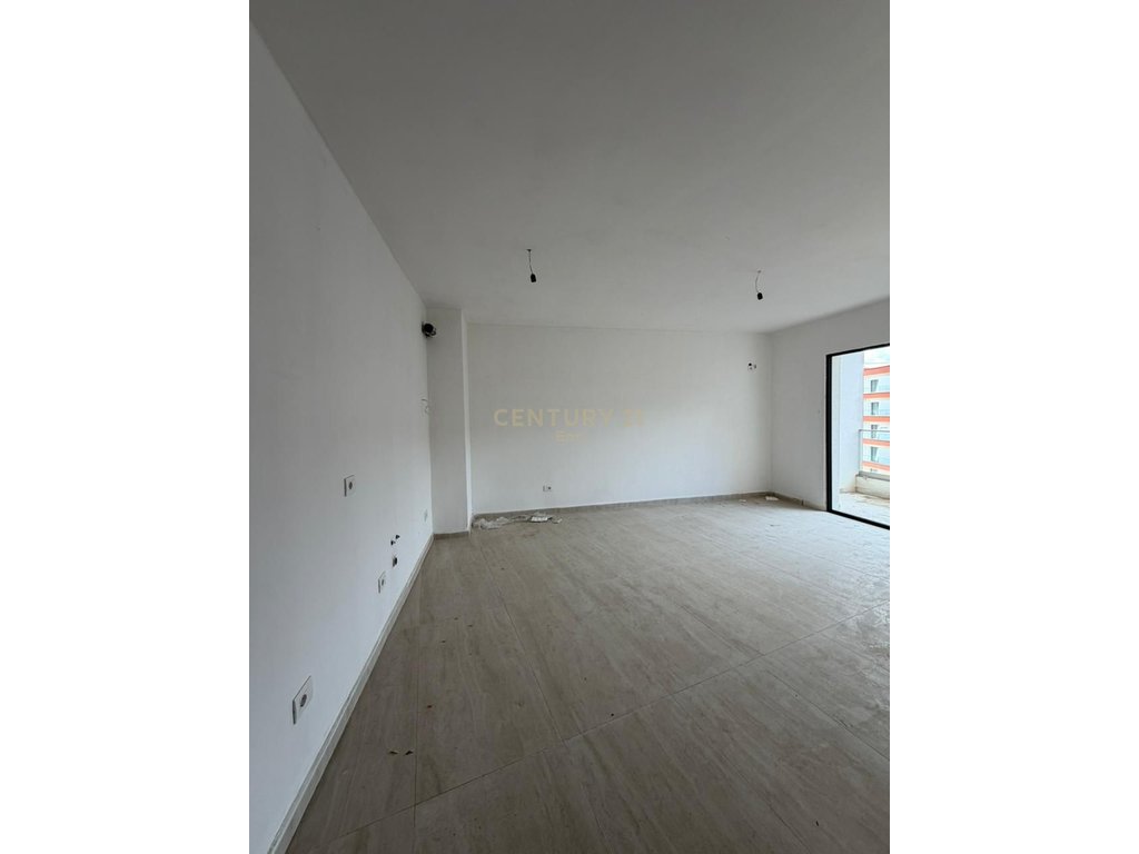 SHITET APARTAMENT 2+1 TEK REZIDENCA EON,NE GOLEM  ,CMIM OKAZION 800 €/M2 !