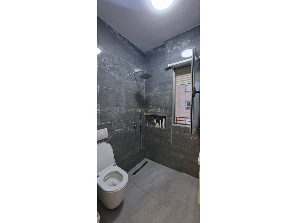 Jepet apartament 3+1+2 me Qira tek Liqeni i Thate