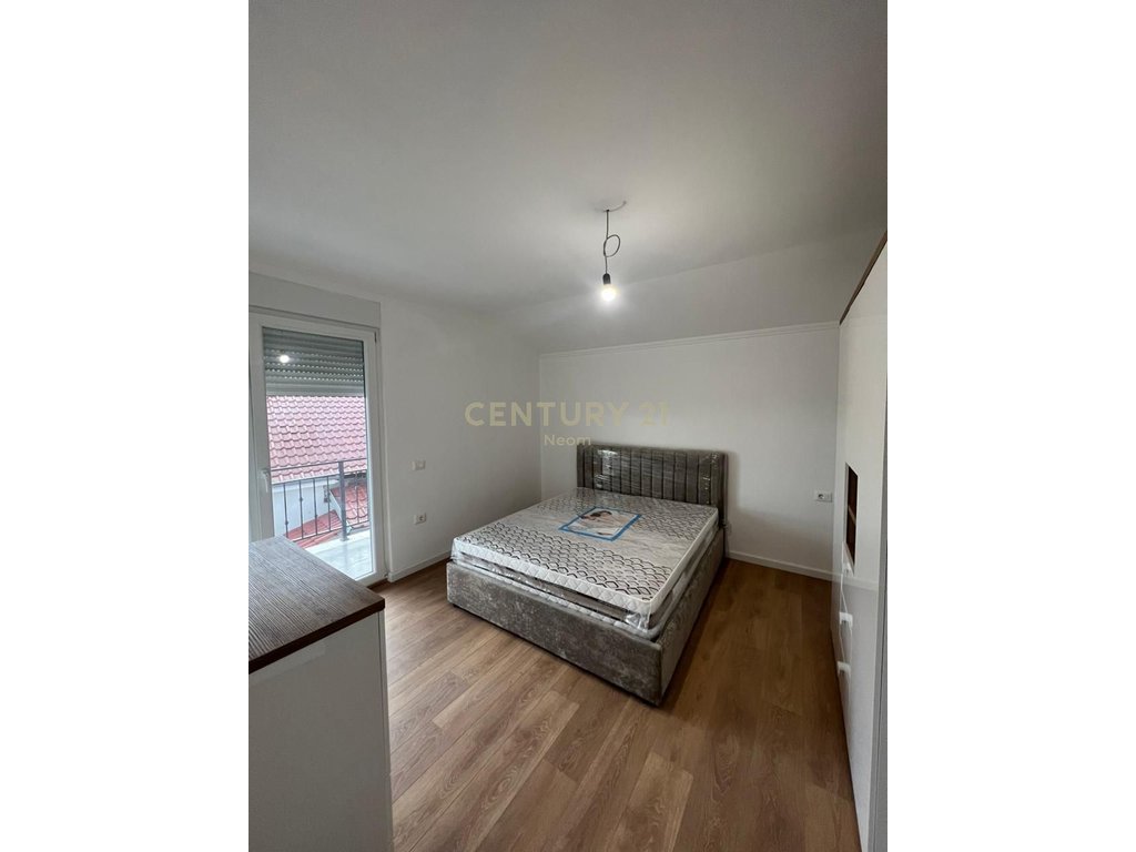 QIRA, APARTAMENT 1+1 MODERN + PARKIM, SHKOZË
