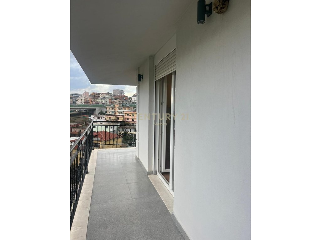 QIRA, APARTAMENT 1+1 MODERN + PARKIM, SHKOZË