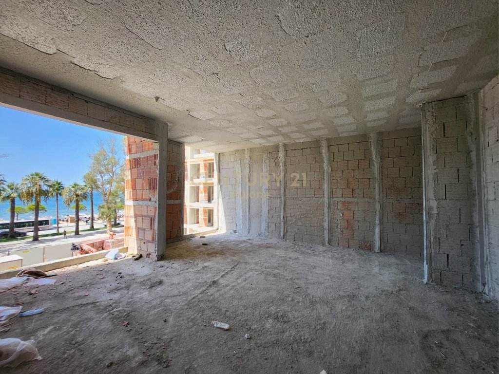 APARTAMENT 3+1 ME PAMJE NE DET REZIDENCA POSEIDON , LUNGOMARE - VLORE !