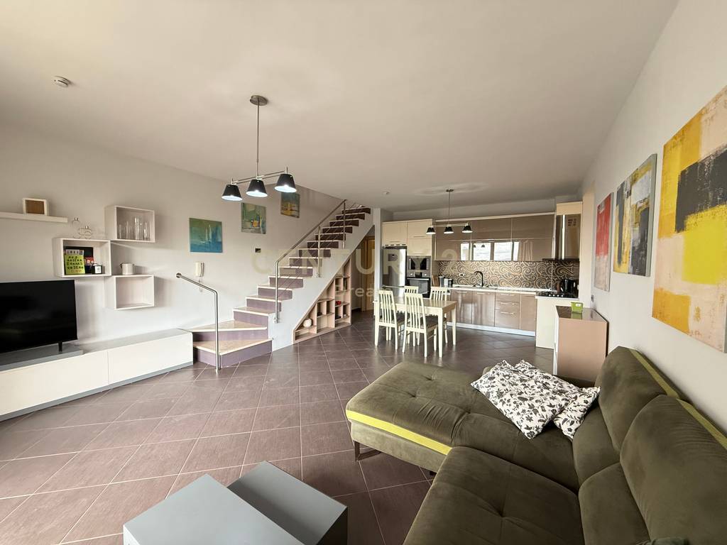 Shitet Duplex 2+1 tek Rezidenca Kodra Diellit 1