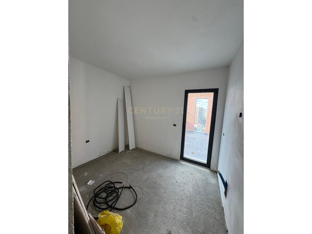 Apartament 3+1+2+ Tarracë të shfrytëzueshme!