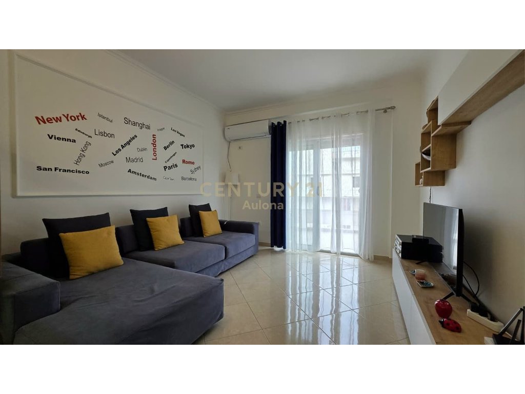 JEPET ME QERA APARTAMENT 2+1 ME PAMJE NE DET NE LUNGOMARE 1