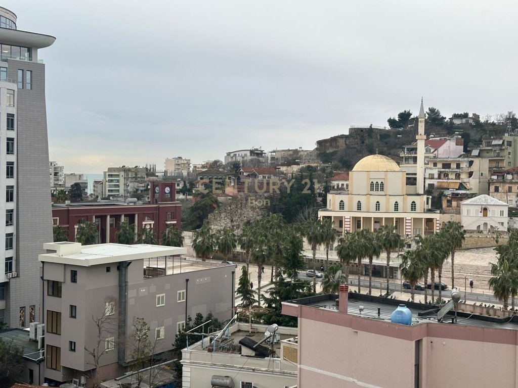 SHESIM APARTAMENT 3+1+2 DHE 3 BALLKONE NE QENDER TE DURRESIT, TEK BASHKIA !