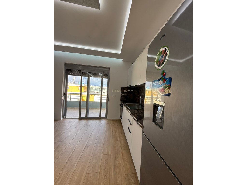 APARTAMENT 2 +1+2 I RINOVUAR DHE I MOBILUAR ME PAMJE PJESORE NGA DETI NE  LUNGOMARE!