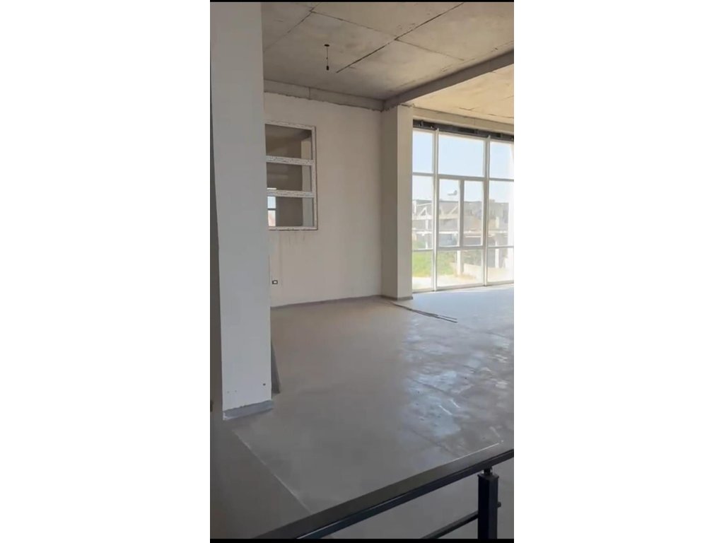 Bulevardi i Ri! Për shitje Ambient Biznesi Premium 281 m² | Lartësi 4.8 m | Ndërtim i Ri | Lokacion Strategjik