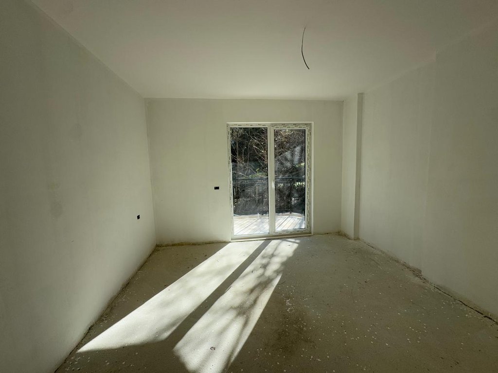 APARTAMENT 2+1 NE SHITJE,UJI I FTOHTE !