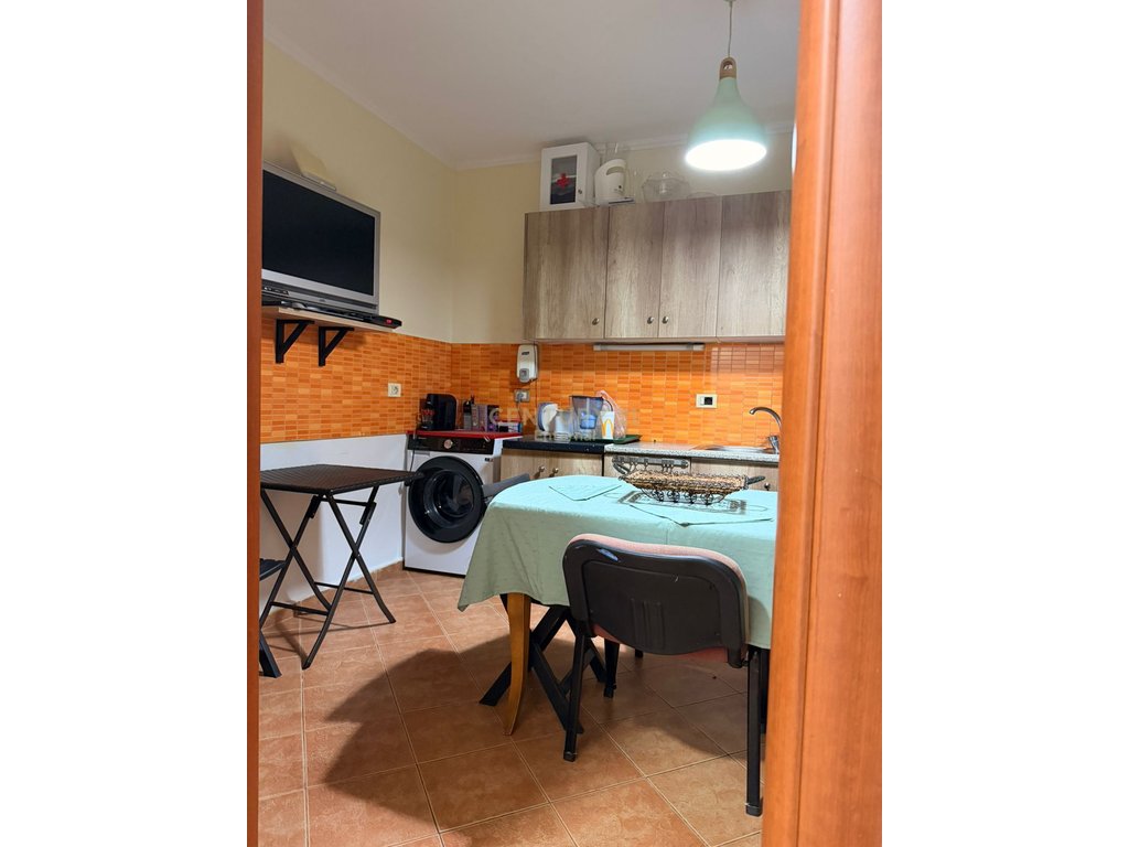 Shitet Apartamet 4+1+2 te Pallatet Cabej