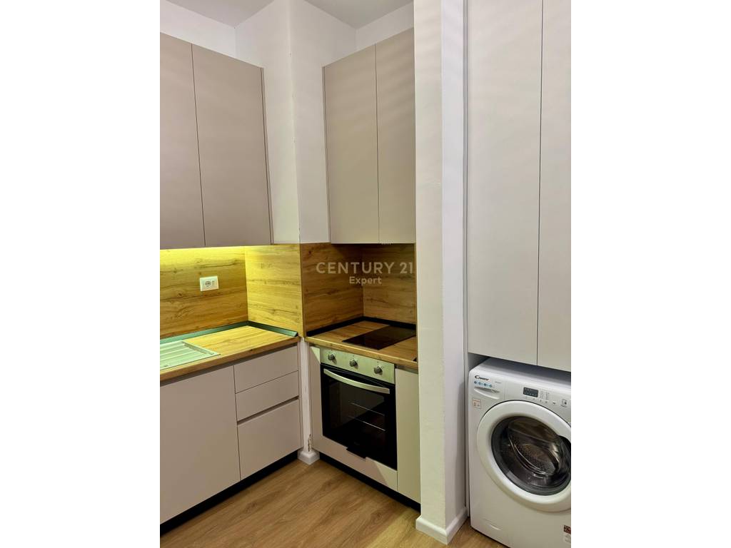 JAPIM ME QERA APARTAMENT TEK KADIU!