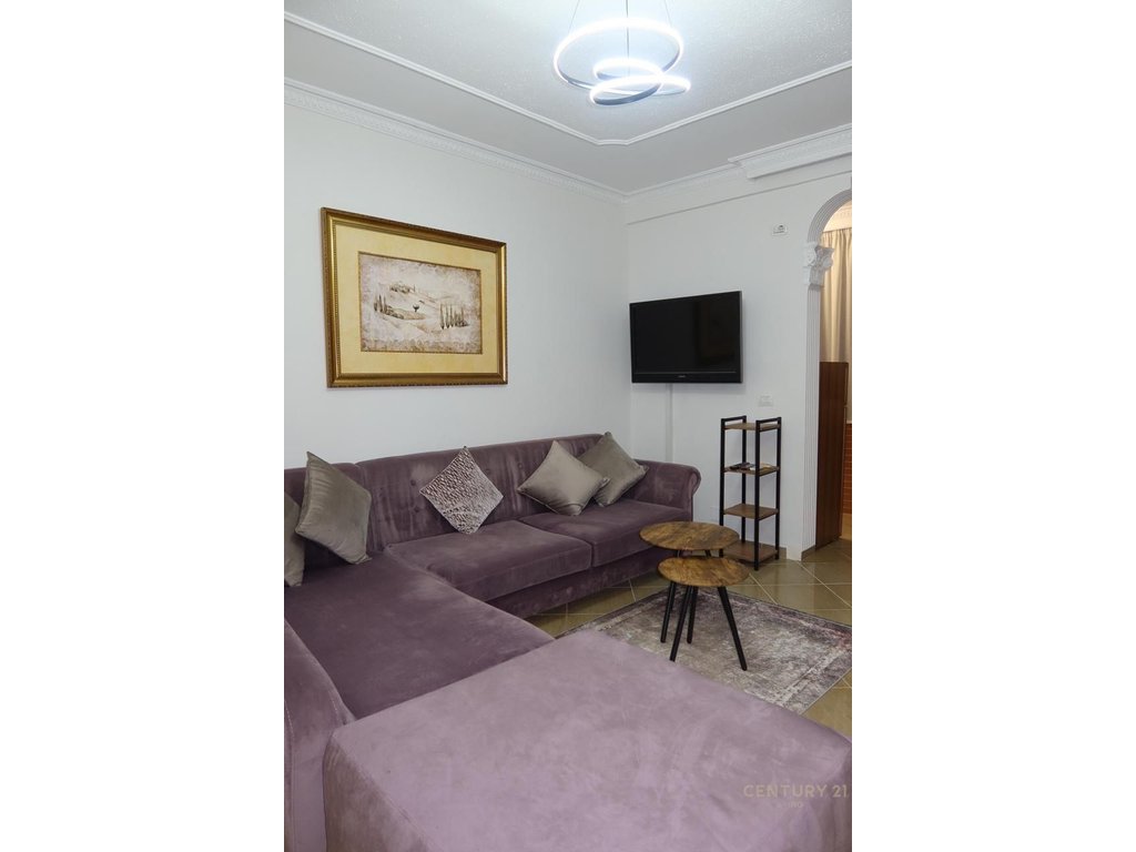 Jepet me qira apartament 2+1,Ish Ekspozita!