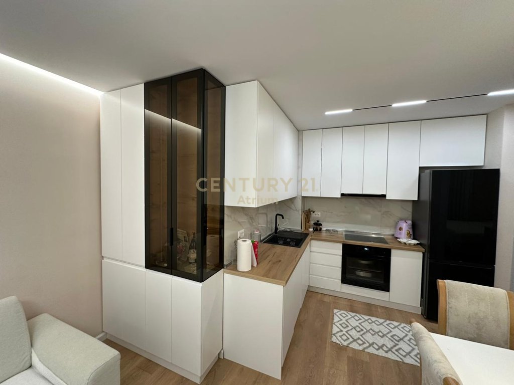 Shitet, Apartament 1+1 Ne Shkozë !