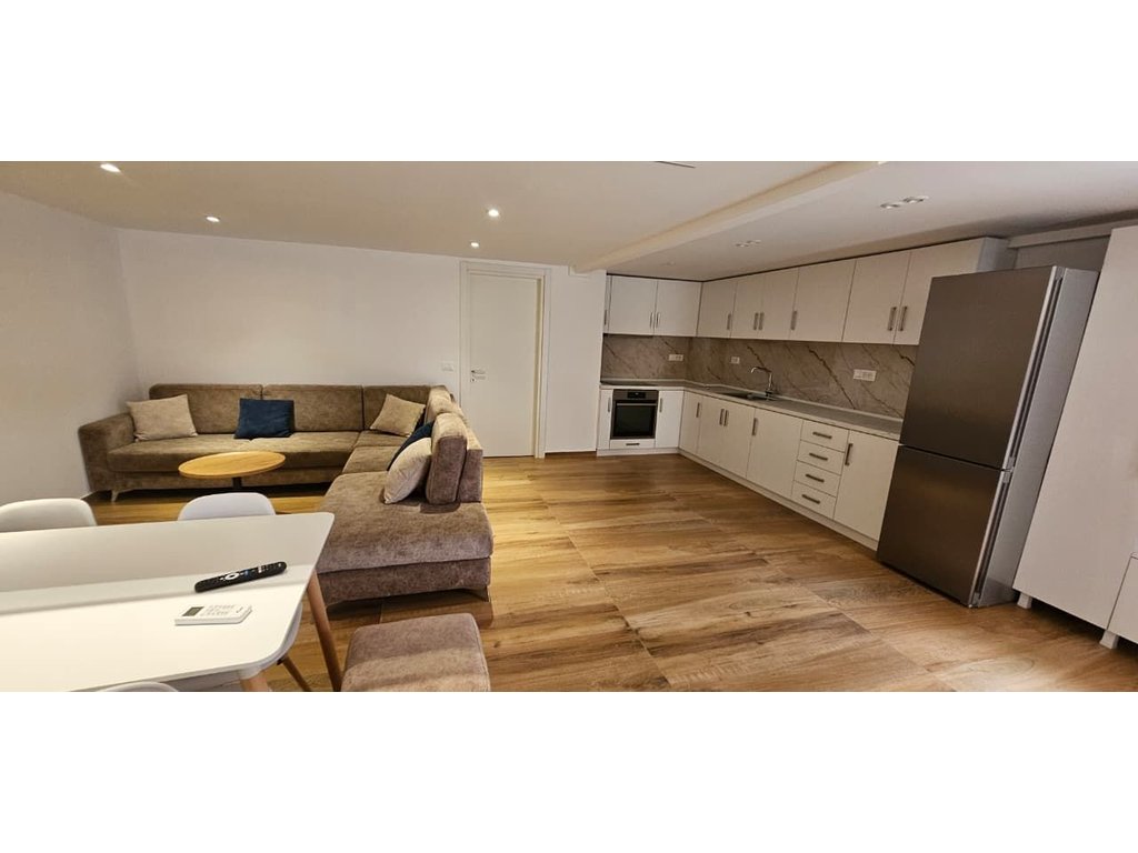 Duplex 1+1 Për Shitje ose per qera  në Kodra e Diellit Residence,Tek Kodra 1 Prane kompleksit Eleonora  Tiranë - 200,000€  ose `1500 euro me qera 
Kati 1 48m2
Kati 2 30 m2