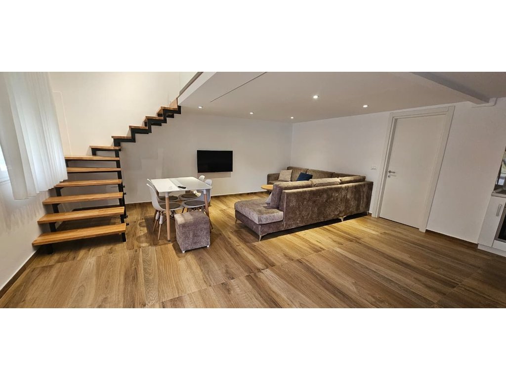Duplex 1+1 Për Shitje ose per qera  në Kodra e Diellit Residence,Tek Kodra 1 Prane kompleksit Eleonora  Tiranë - 200,000€  ose `1500 euro me qera 
Kati 1 48m2
Kati 2 30 m2