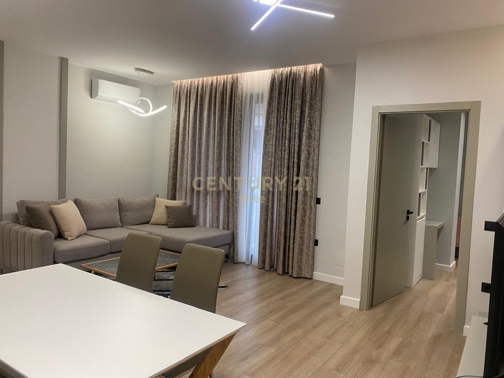 APARTAMENT LUKSOZ 2+1+2 ME QIRA TEK RRUGA E KOSOVAREVE