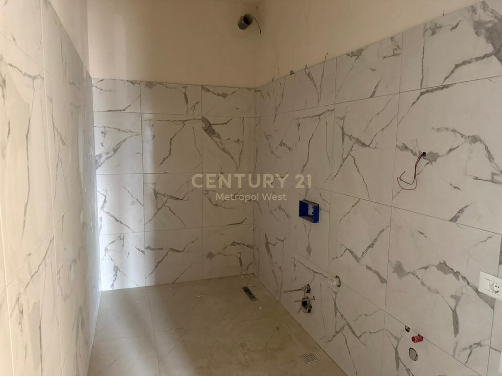 APARTAMENT 1+1 PËR SHITJE TEK REZIDENCA "PORTA E RE" NË SAUK TË VJETËR