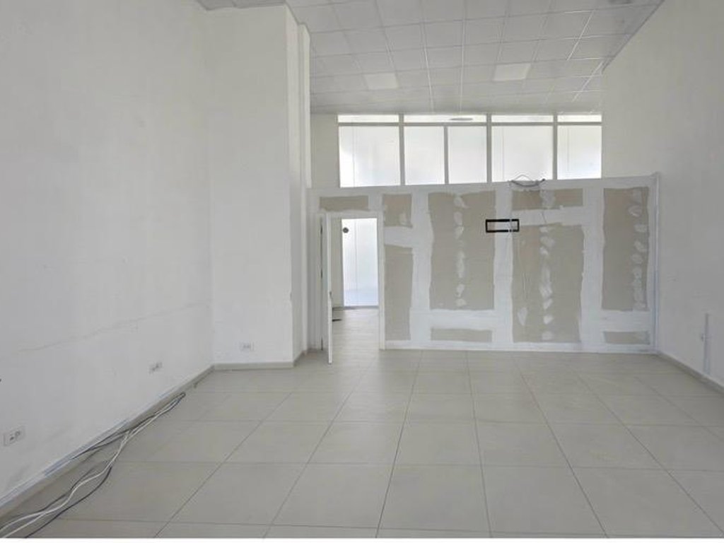 Ambient Komercial për shitje në Rrugën Barrikadave