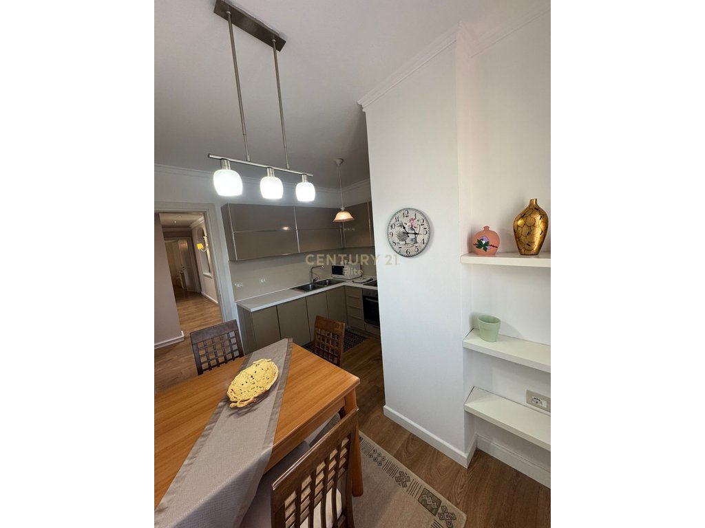 APARTAMENT 2+1+2 ME QIRA NE BLLOK!