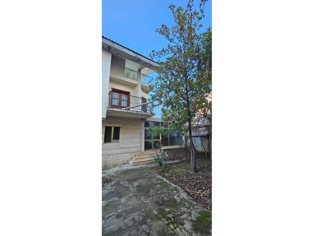 JEPET ME QIRA VILË 3-KATËSHE – ZONA ISH RESTORANT DURRËSIT