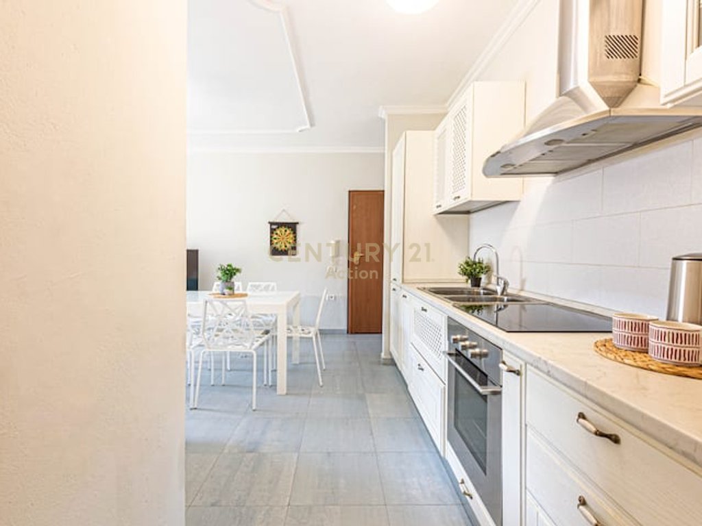 Super Apartament 2+1 në Himarë...
Ideale për Jetesë & Investim...