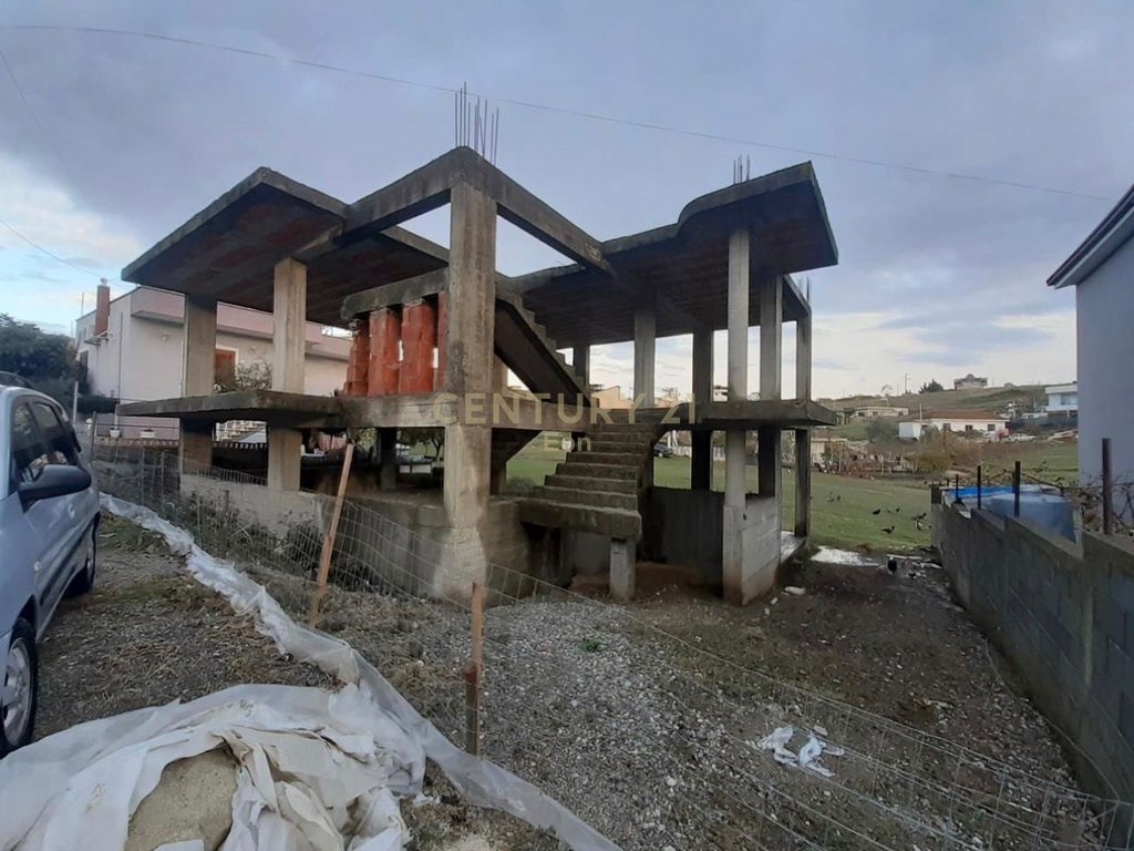 SHITET SHTEPI PRIVATE NE ARAPAJ , DURRES !!